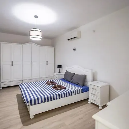 Sea View Modern In Ferry 250 Sqm S4